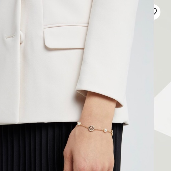 NWOT Tory Burch Delicate Logo Bracelet - Picture 3 of 5